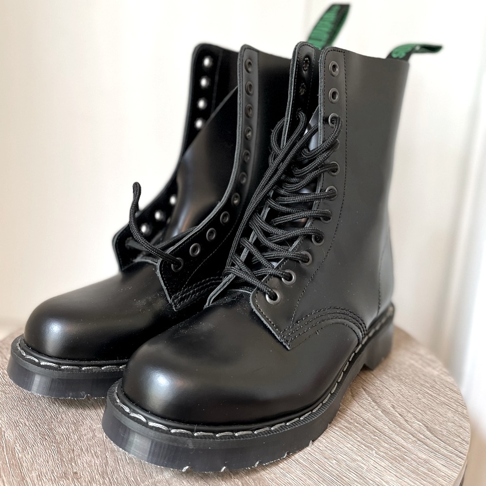 Solovair (Dr Martens) Black Hi-Shine 11 Eye Derby Boot